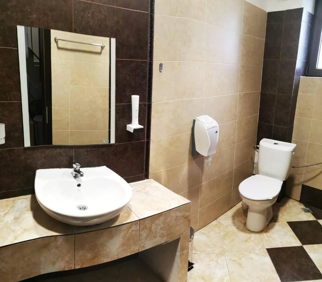 פמפורובו Apartments Black Horse מראה חיצוני תמונה