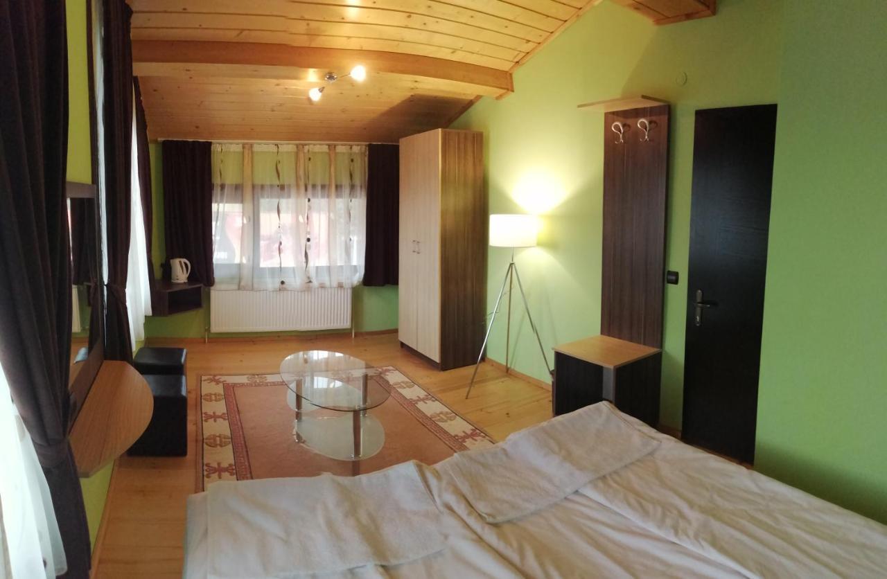 פמפורובו Apartments Black Horse מראה חיצוני תמונה