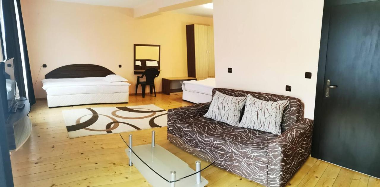 פמפורובו Apartments Black Horse מראה חיצוני תמונה