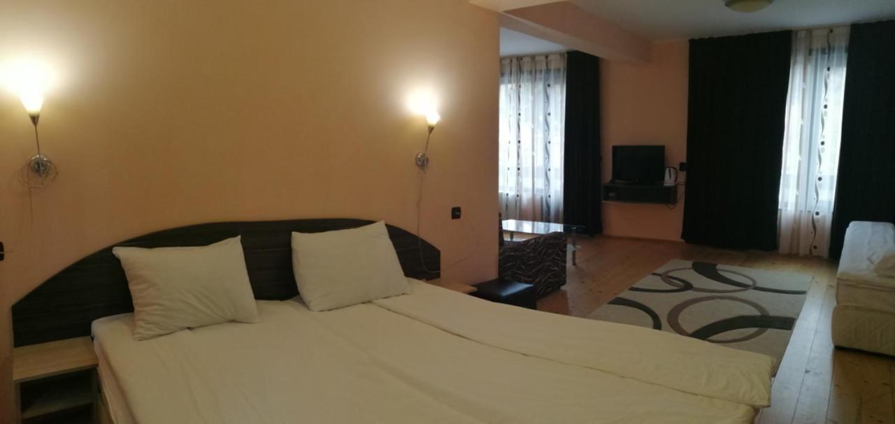 פמפורובו Apartments Black Horse מראה חיצוני תמונה