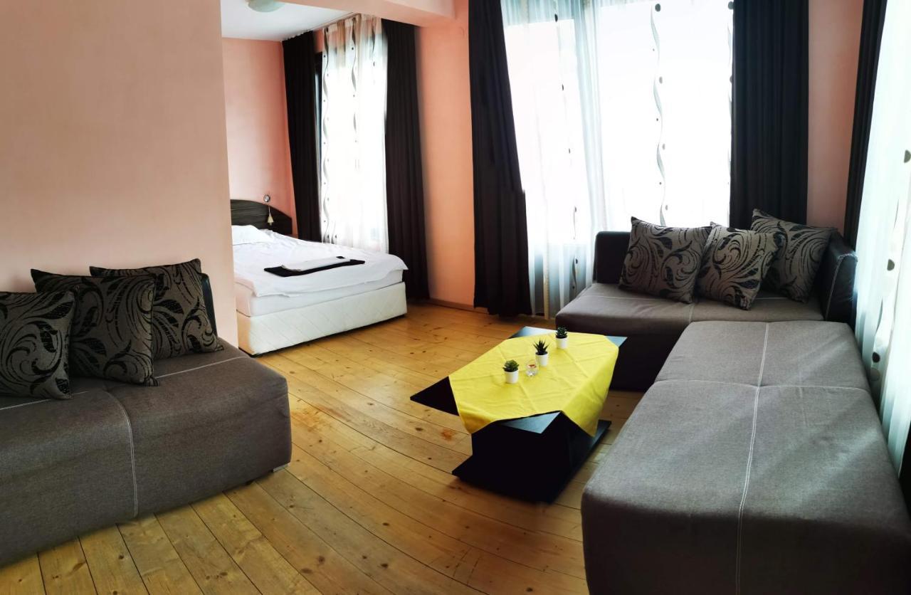 פמפורובו Apartments Black Horse מראה חיצוני תמונה
